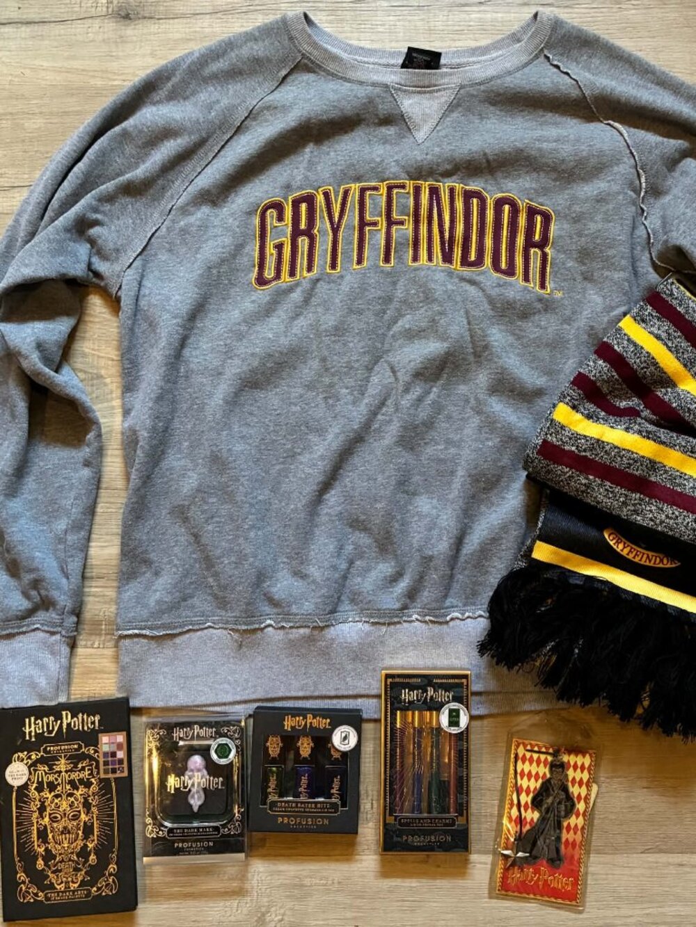 Harry Potter Lot xl sweatshrt, NEW scarf, NEW bookmark, profusion makeup NEW